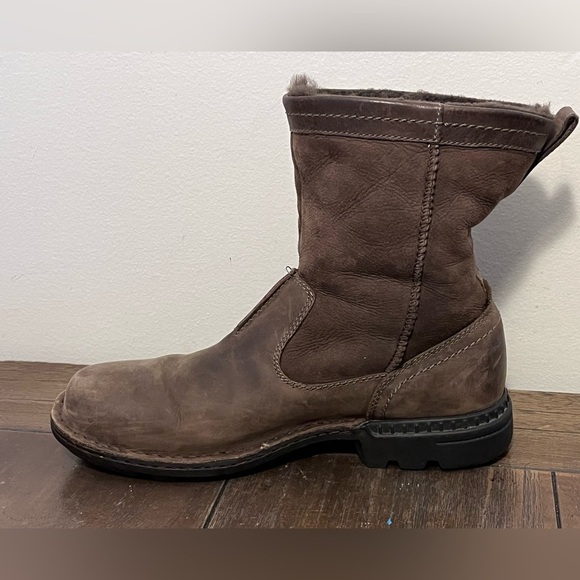 UGG Hartsville Brown Boots Mens size 9 - Picture 4 of 11